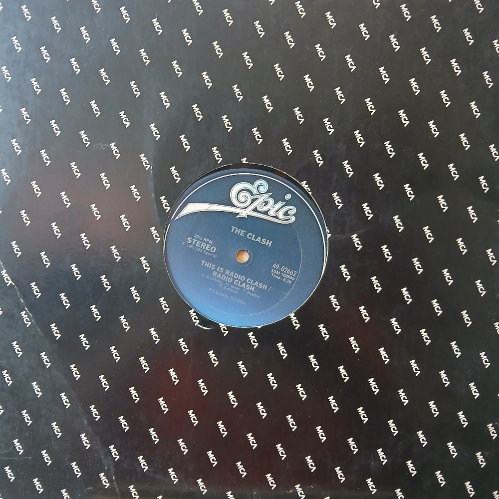 THE CLASH - "THIS IS RADIO CLASH" / EPIC RECORDS 1981. Vynl in excellent conditi